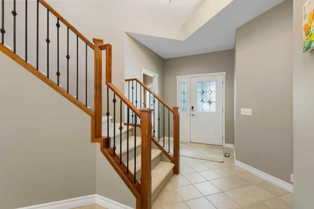 226 Springbank Place SW Calgary AB T3H 3S4