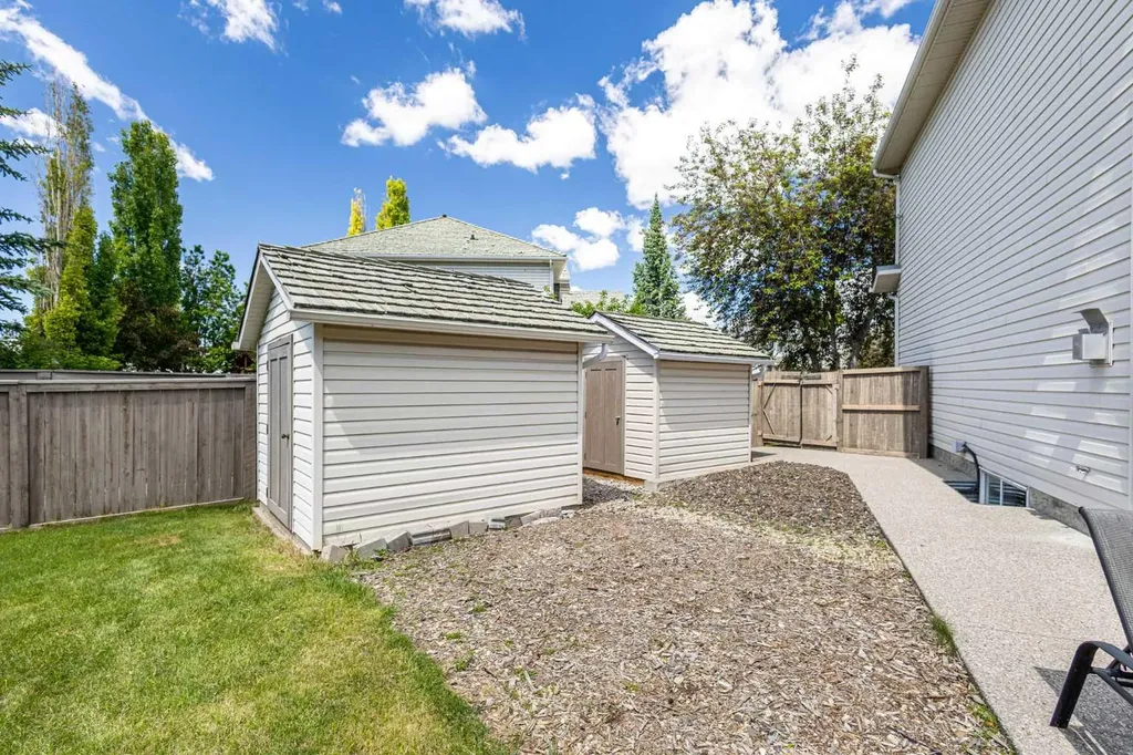226 Springbank Place SW Calgary AB T3H 3S4