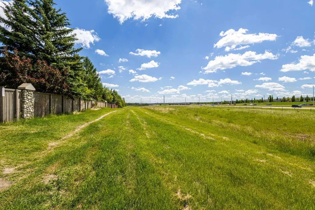 226 Springbank Place SW Calgary AB T3H 3S4
