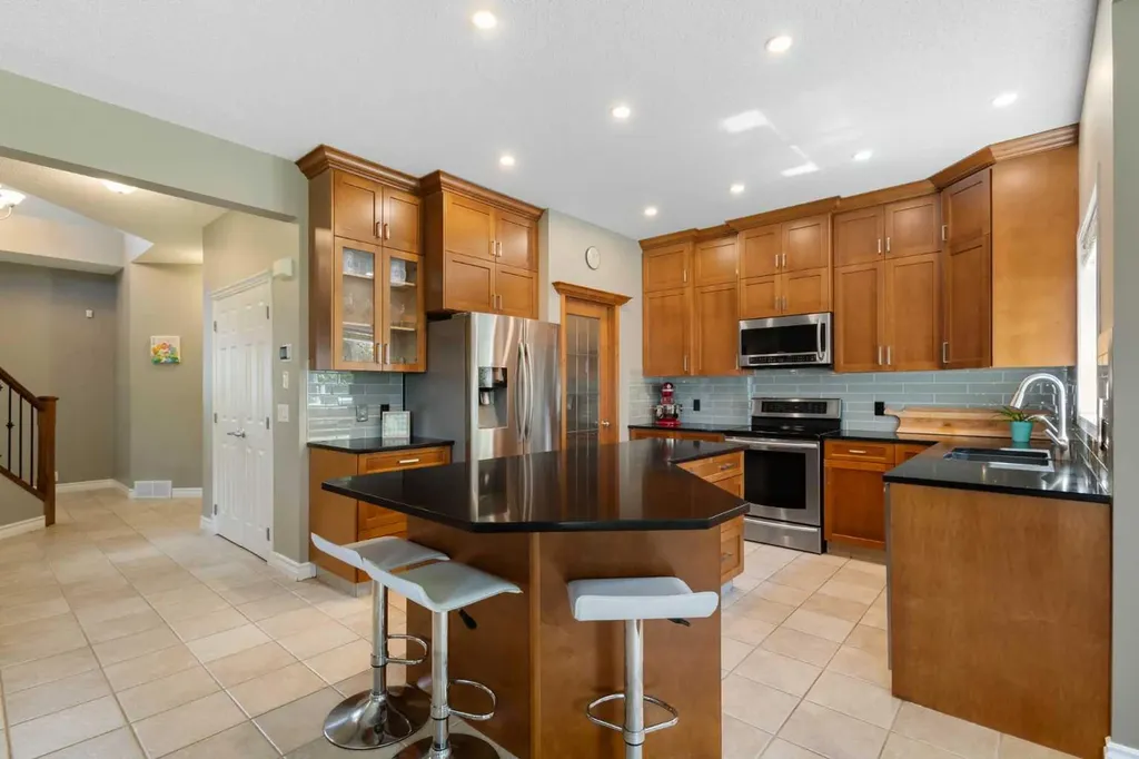 226 Springbank Place SW Calgary AB T3H 3S4