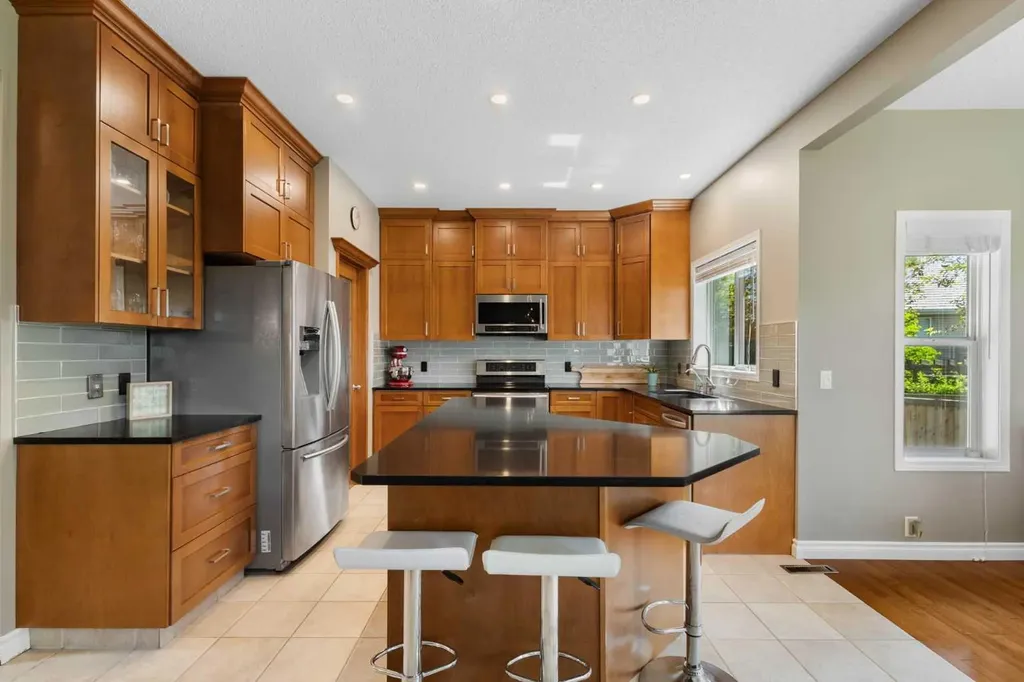 226 Springbank Place SW Calgary AB T3H 3S4