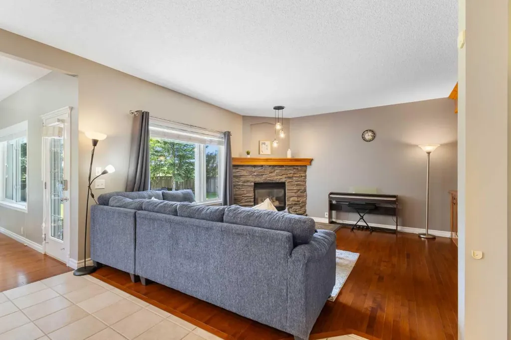 226 Springbank Place SW Calgary AB T3H 3S4