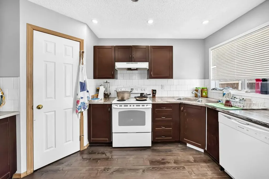205 Hidden Hills Place NW Calgary AB T3A6E3