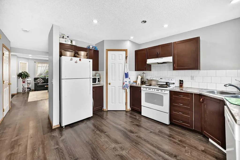205 Hidden Hills Place NW Calgary AB T3A6E3