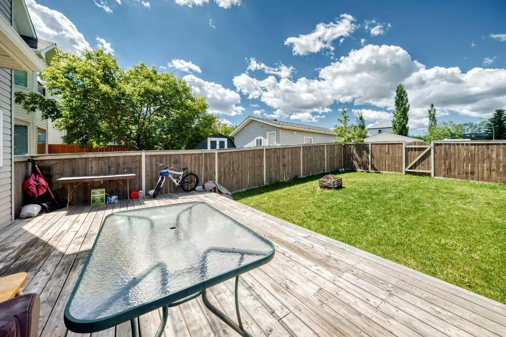 205 Hidden Hills Place NW Calgary AB T3A6E3