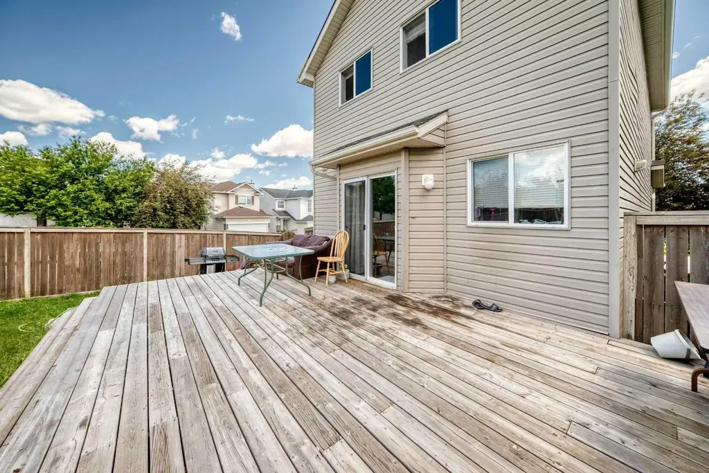 205 Hidden Hills Place NW Calgary AB T3A6E3