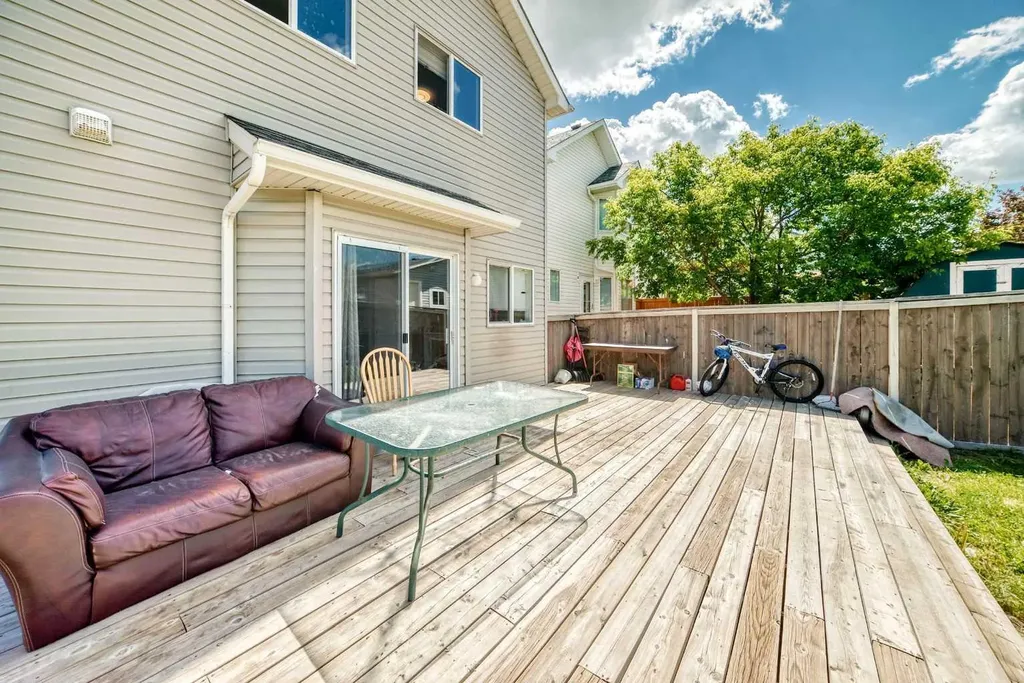 205 Hidden Hills Place NW Calgary AB T3A6E3