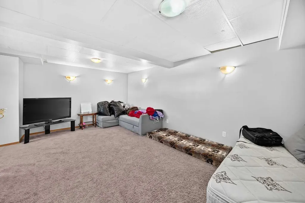 205 Hidden Hills Place NW Calgary AB T3A6E3