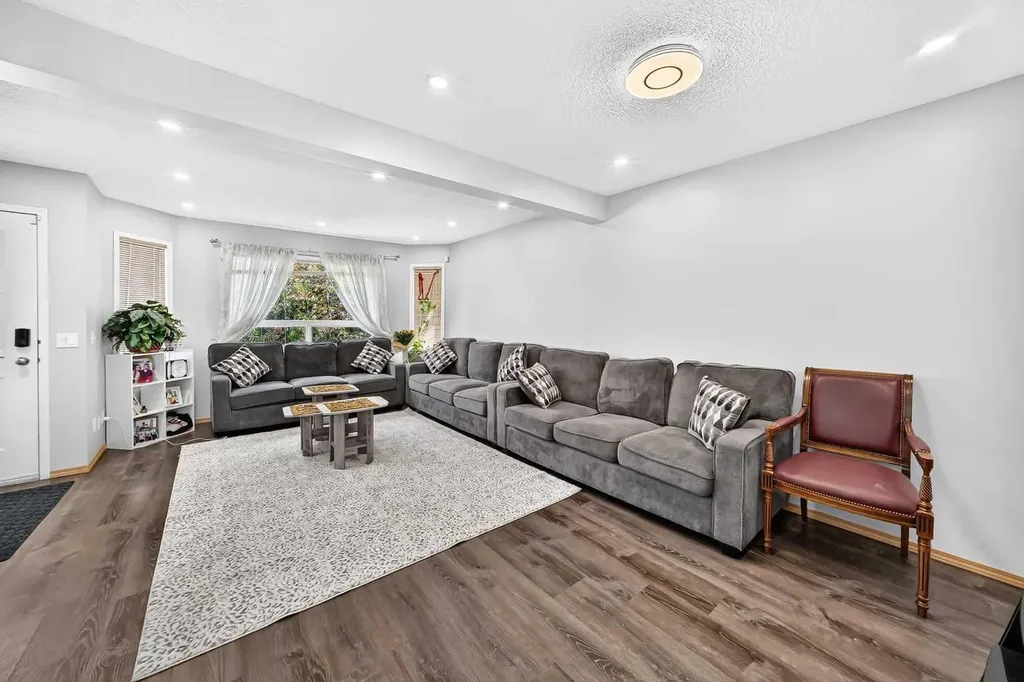 205 Hidden Hills Place NW Calgary AB T3A6E3