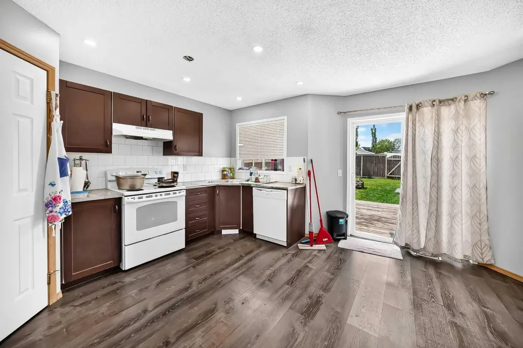 205 Hidden Hills Place NW Calgary AB T3A6E3