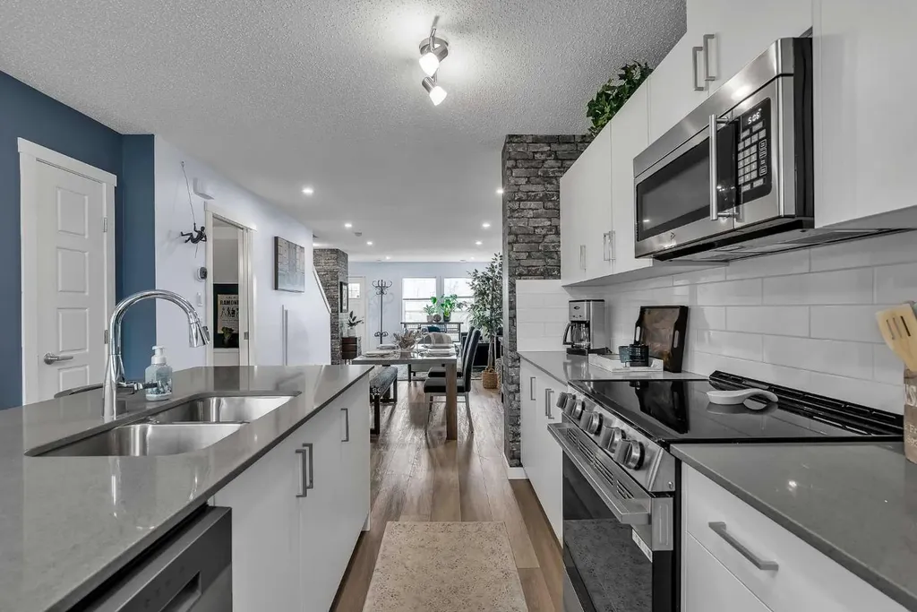 406 Cranbrook Square SE Calgary AB T3M 3K8