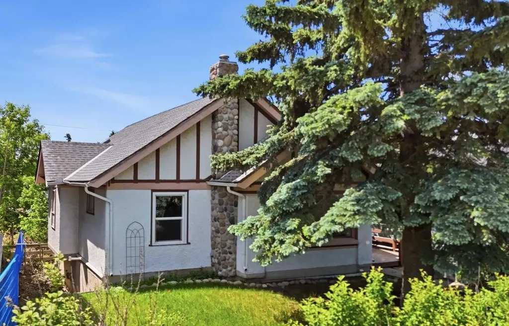 2713 9 Avenue SE Calgary AB T2A 0B6