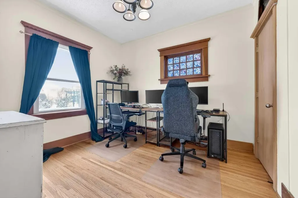 2713 9 Avenue SE Calgary AB T2A 0B6