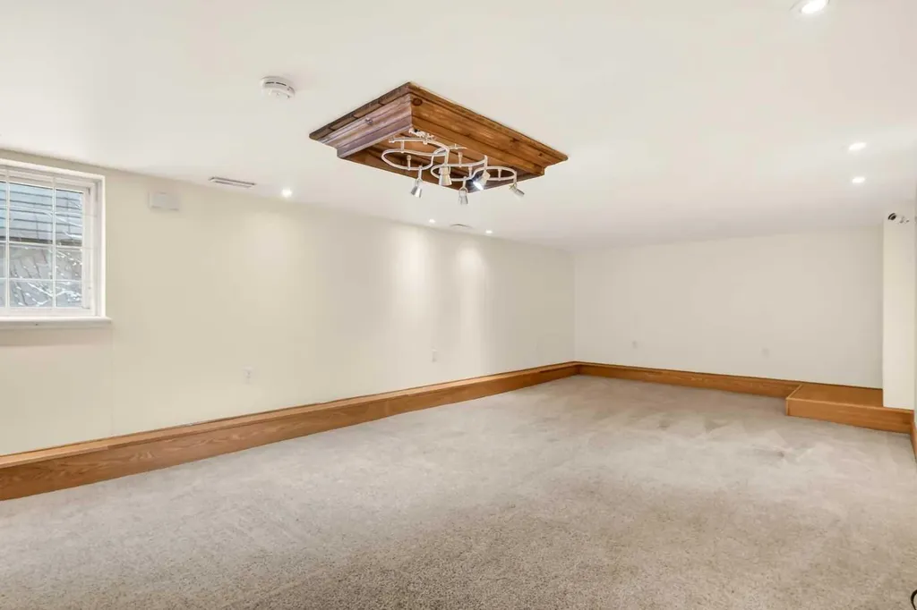 2713 9 Avenue SE Calgary AB T2A 0B6