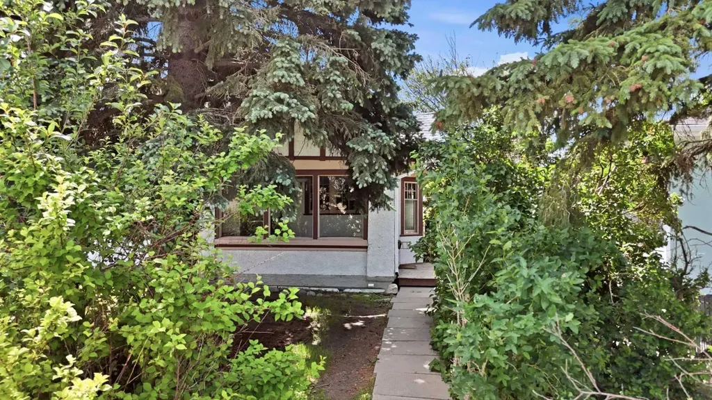 2713 9 Avenue SE Calgary AB T2A 0B6