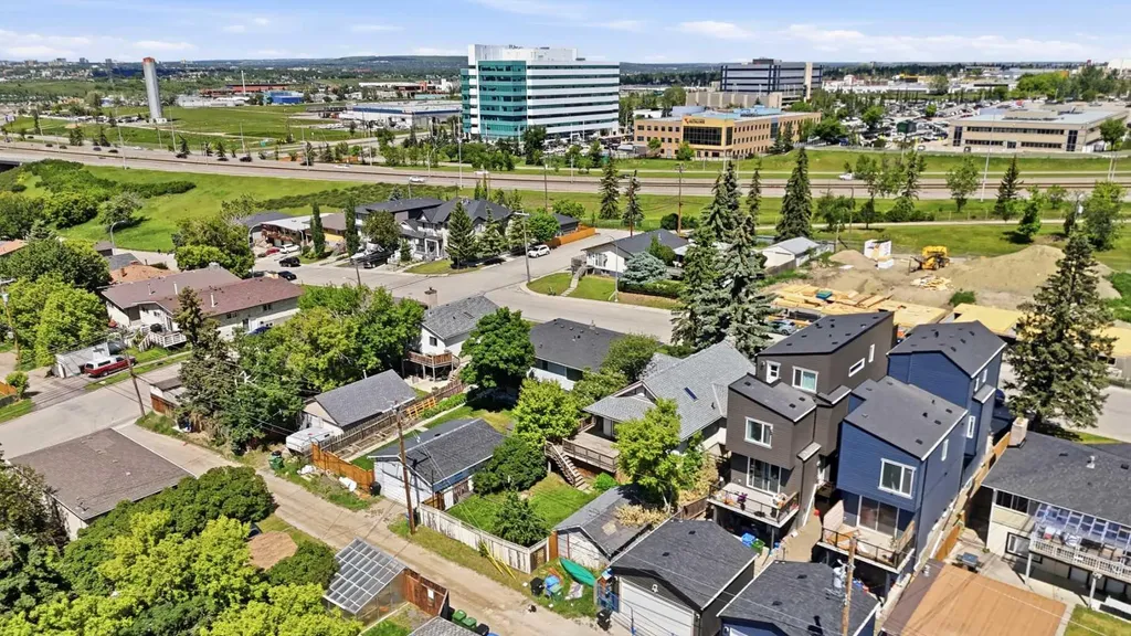2713 9 Avenue SE Calgary AB T2A 0B6