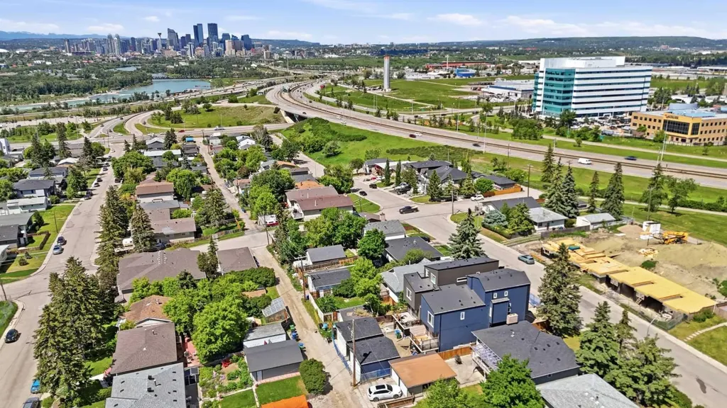 2713 9 Avenue SE Calgary AB T2A 0B6