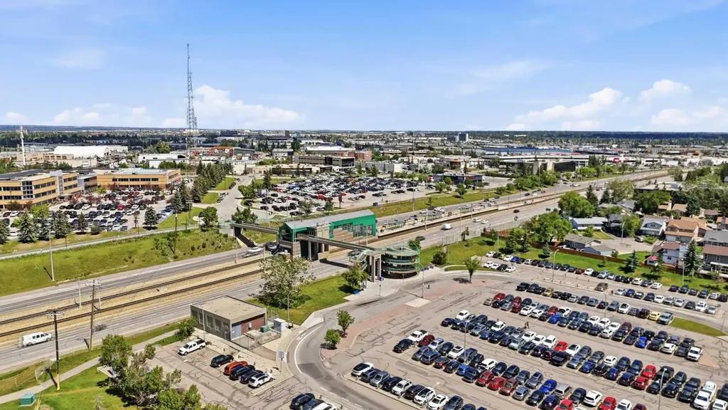 2713 9 Avenue SE Calgary AB T2A 0B6