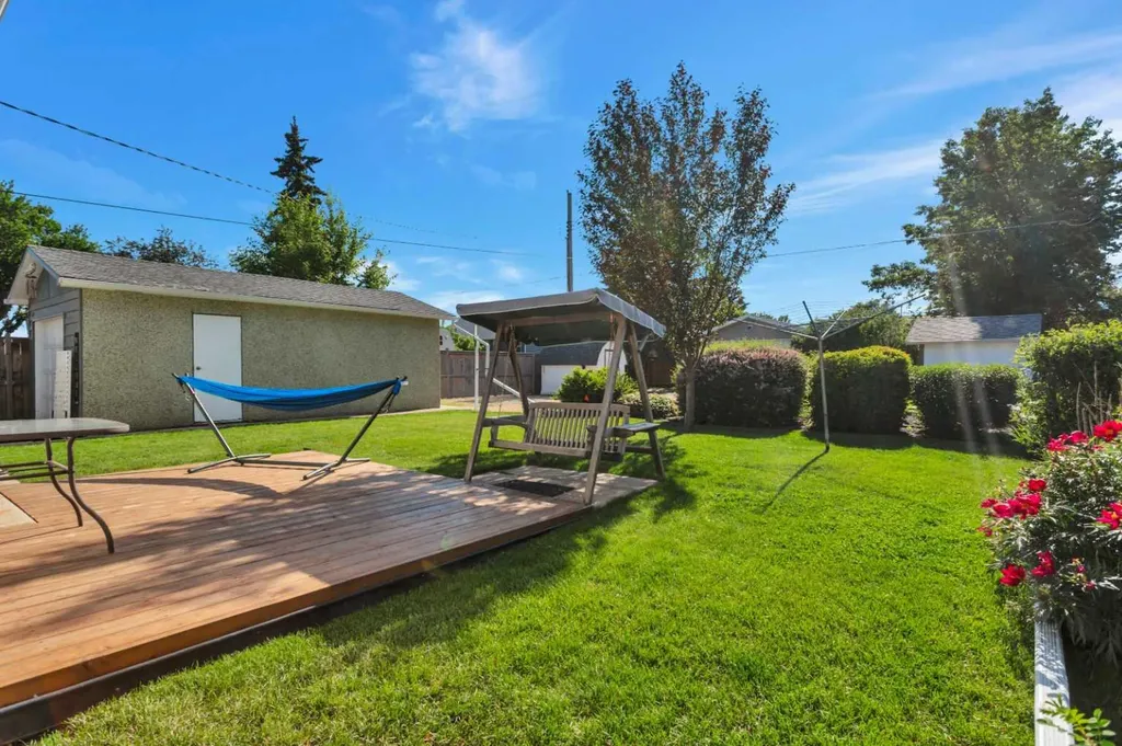 5208 58 Street Lacombe AB T4L 1K7