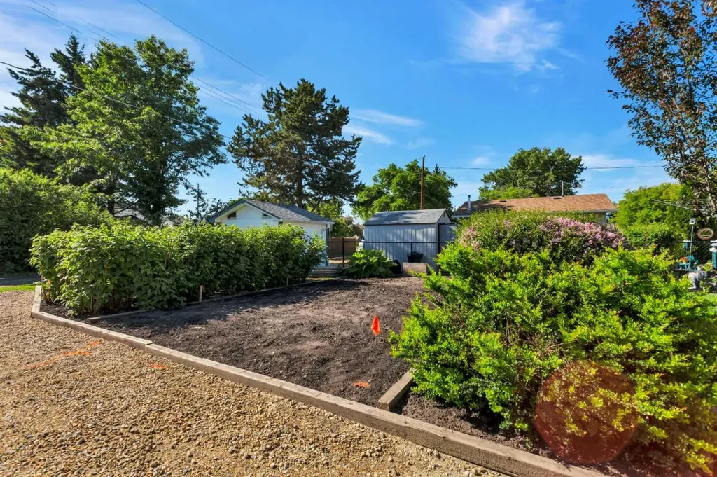 5208 58 Street Lacombe AB T4L 1K7