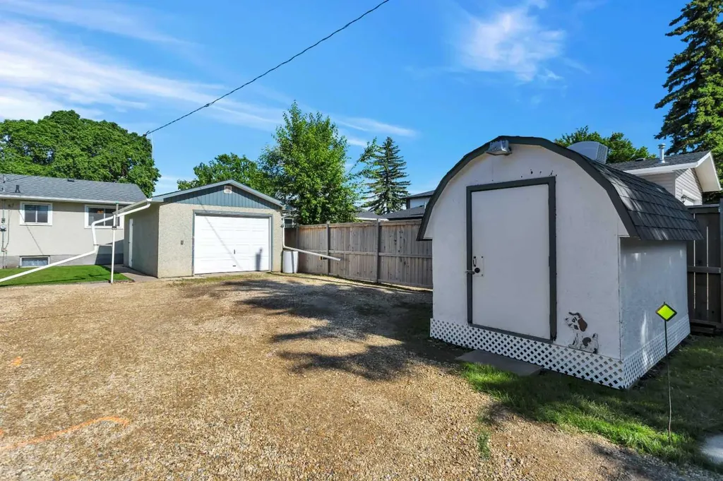 5208 58 Street Lacombe AB T4L 1K7