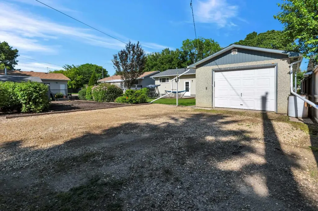 5208 58 Street Lacombe AB T4L 1K7