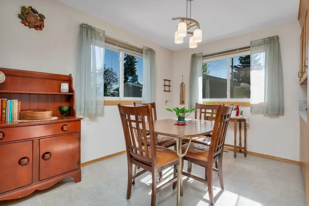 5208 58 Street Lacombe AB T4L 1K7
