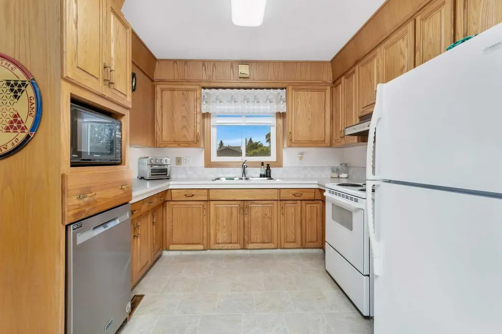5028 58 Street Lacombe AB T4L 1K7
