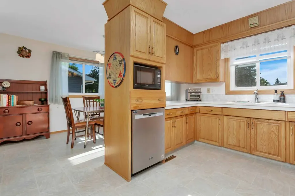 5028 58 Street Lacombe AB T4L 1K7