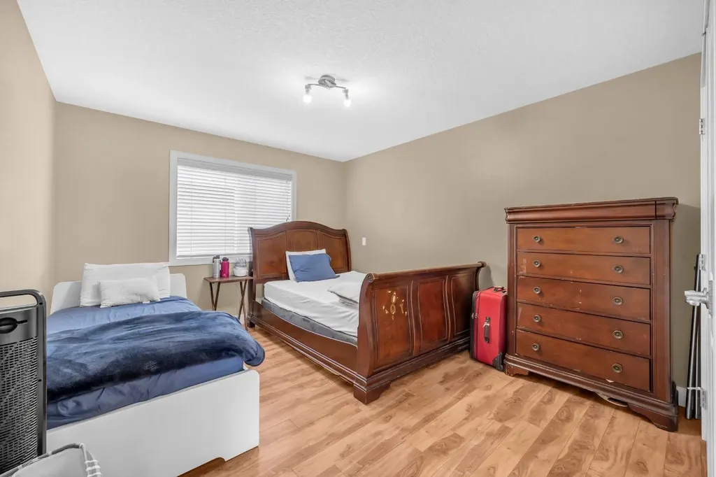 1182 Kingston Crescent SE Airdrie AB T4A0E9