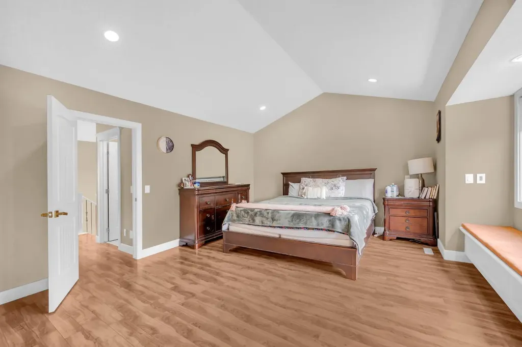 1182 Kingston Crescent SE Airdrie AB T4A0E9
