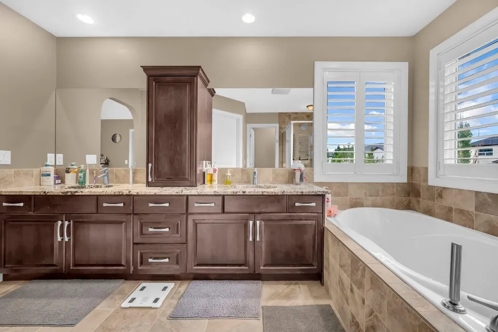 1182 Kingston Crescent SE Airdrie AB T4A0E9
