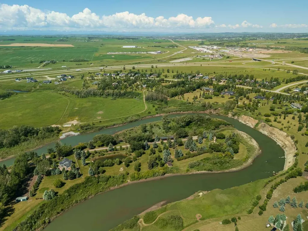 52 Silvertip Drive Rural Foothills County AB T1V1Z2