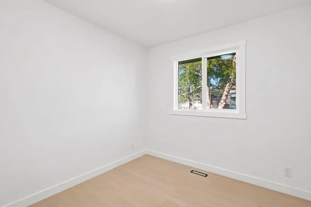 19 Mardale Crescent NE Calgary AB T2A 3V4