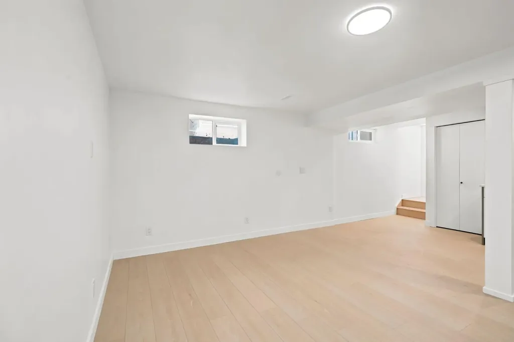 19 Mardale Crescent NE Calgary AB T2A 3V4