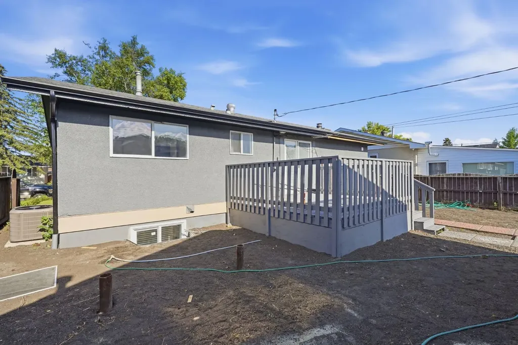 19 Mardale Crescent NE Calgary AB T2A 3V4