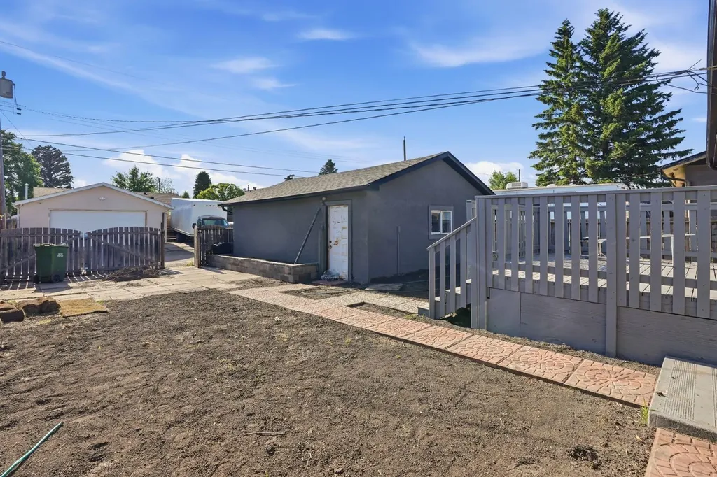 19 Mardale Crescent NE Calgary AB T2A 3V4