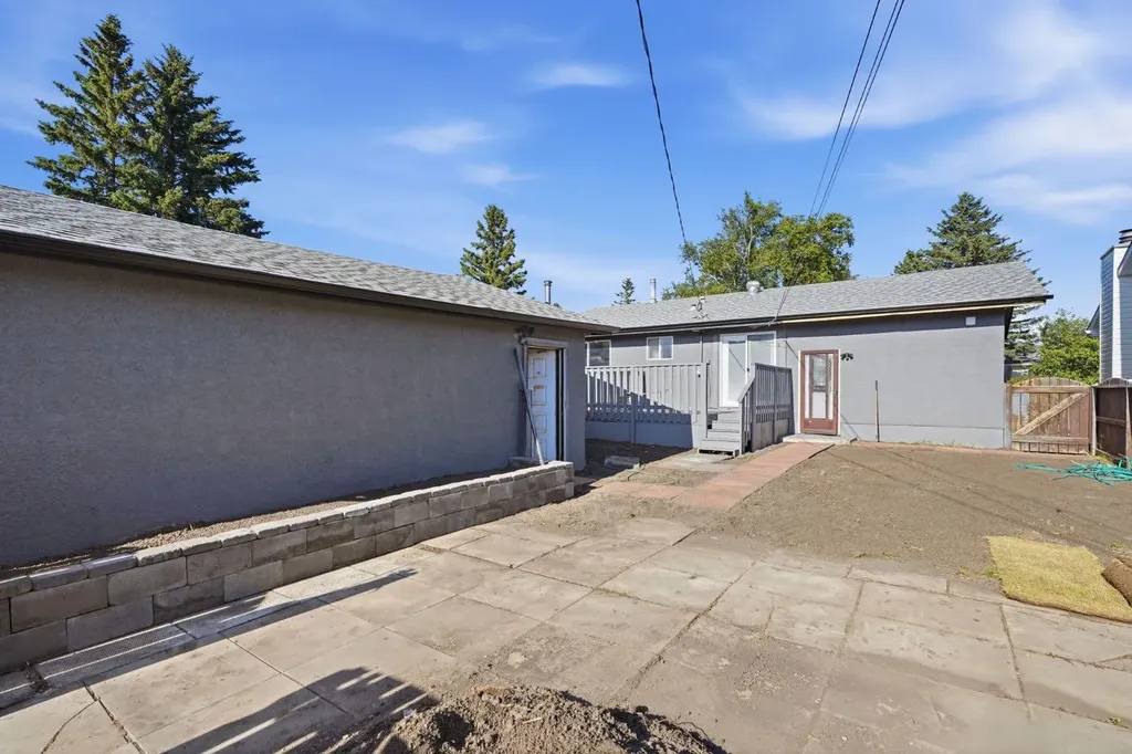 19 Mardale Crescent NE Calgary AB T2A 3V4