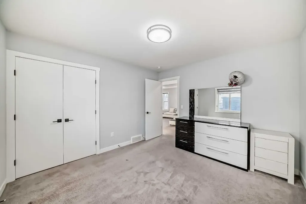 2 Chelsea Bay Chestermere AB T1x 1Z3