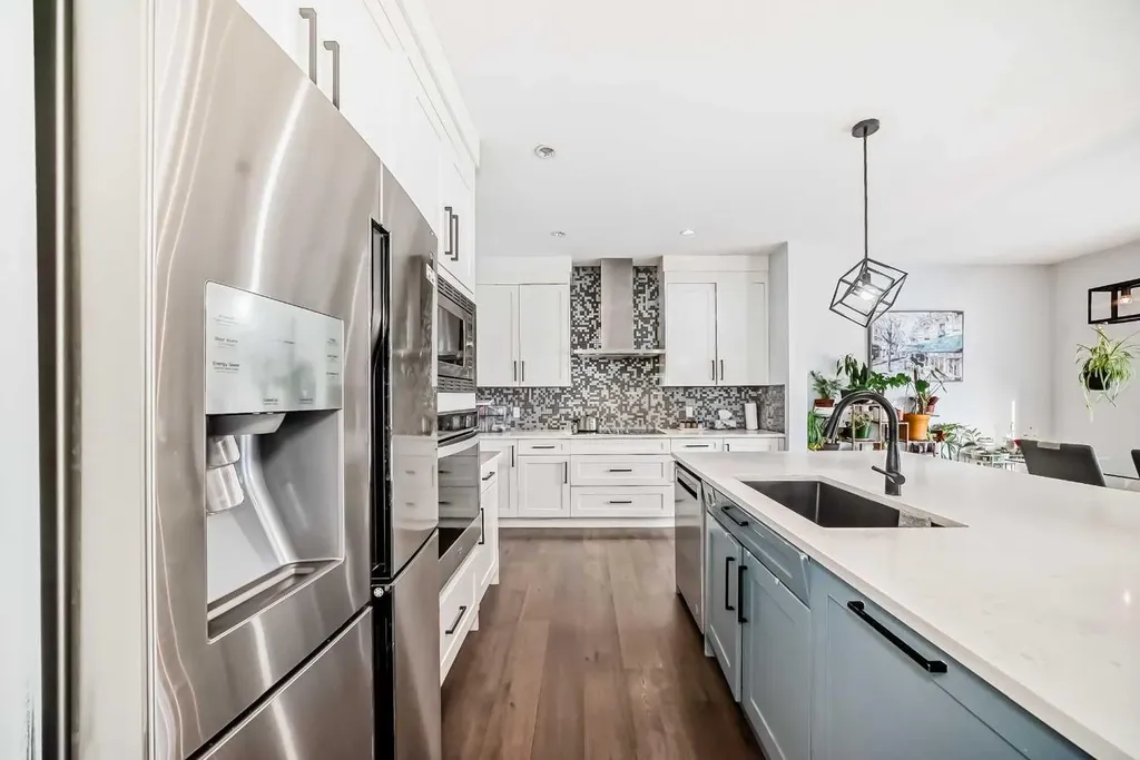 2 Chelsea Bay Chestermere AB T1x 1Z3