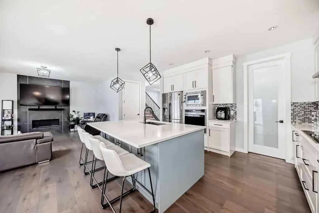 2 Chelsea Bay Chestermere AB T1x 1Z3