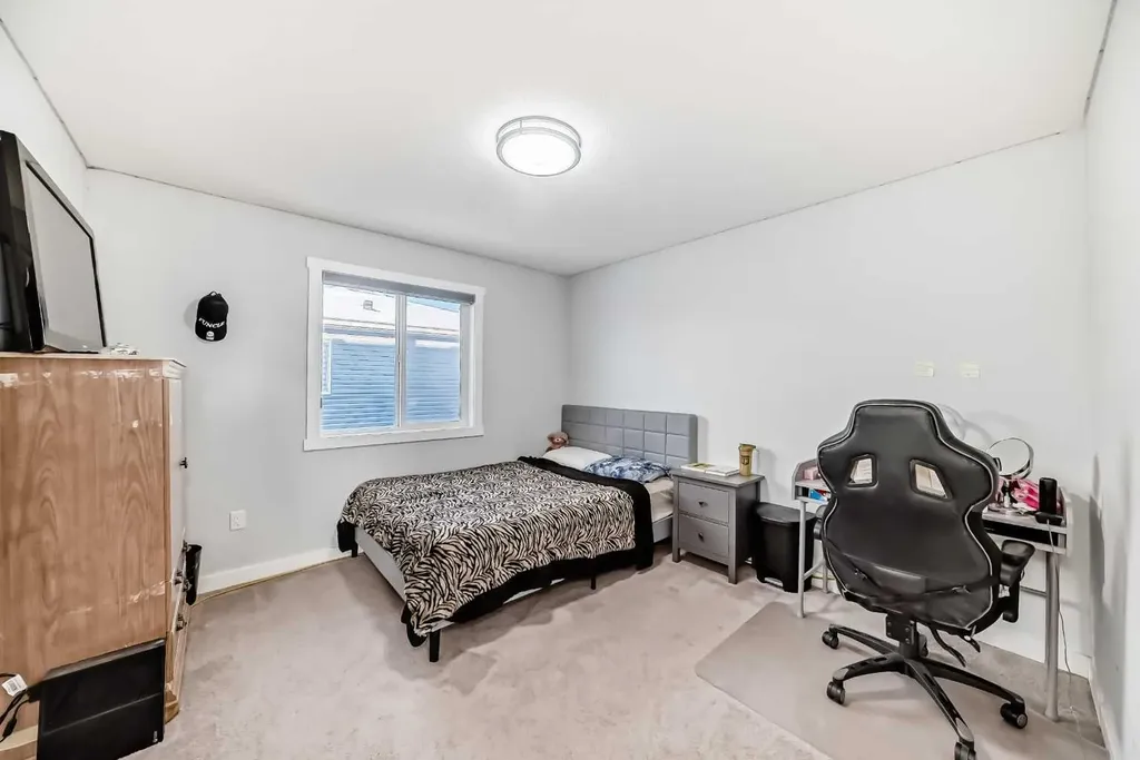 2 Chelsea Bay Chestermere AB T1x 1Z3