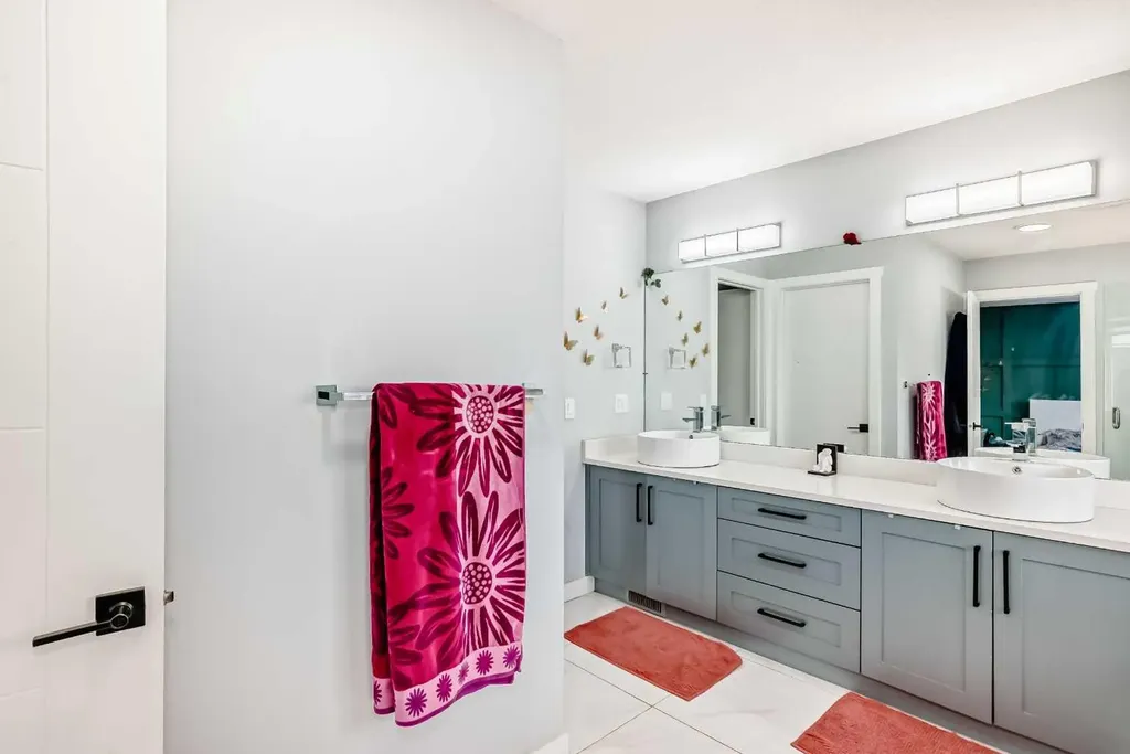 2 Chelsea Bay Chestermere AB T1x 1Z3