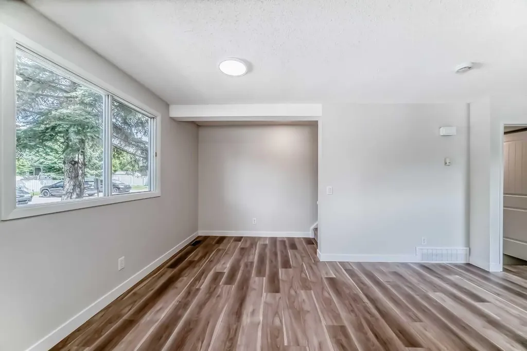 175 Manora Place NE Calgary AB T2A 5P7