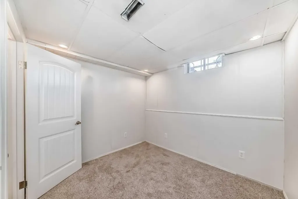 175 Manora Place NE Calgary AB T2A 5P7