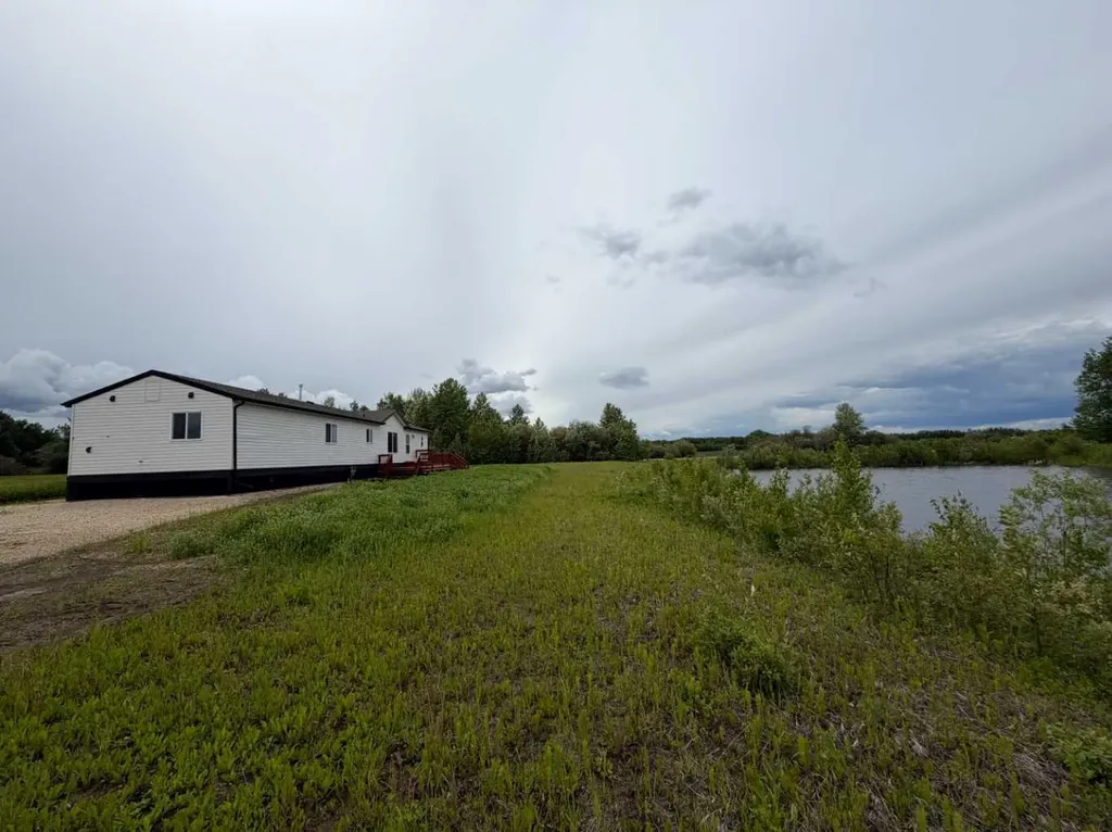 413 Spruce Point Estates Place Kinuso AB T0G 2K0