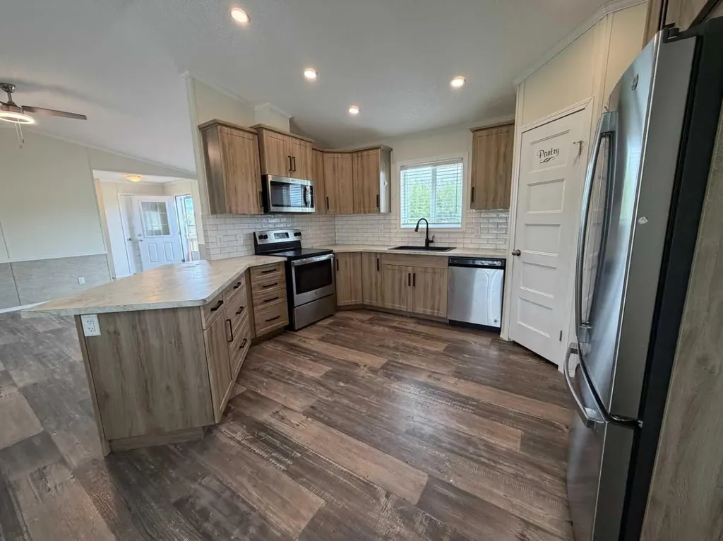 413 Spruce Point Estates Place Kinuso AB T0G 2K0