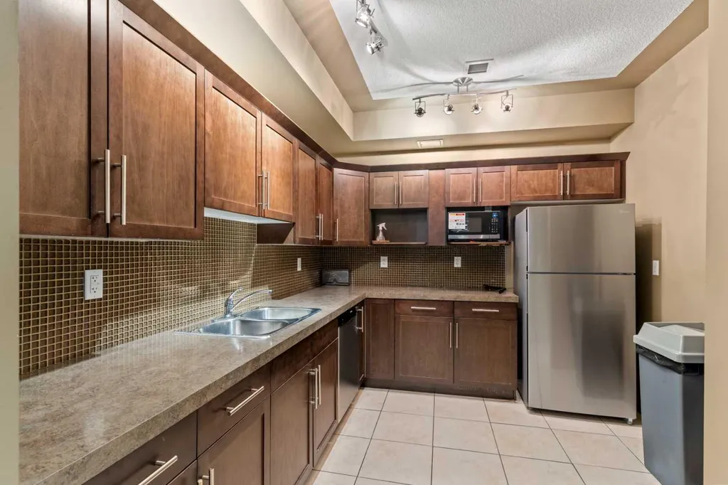 35 Inglewood Park SE Calgary AB T2G 1B5