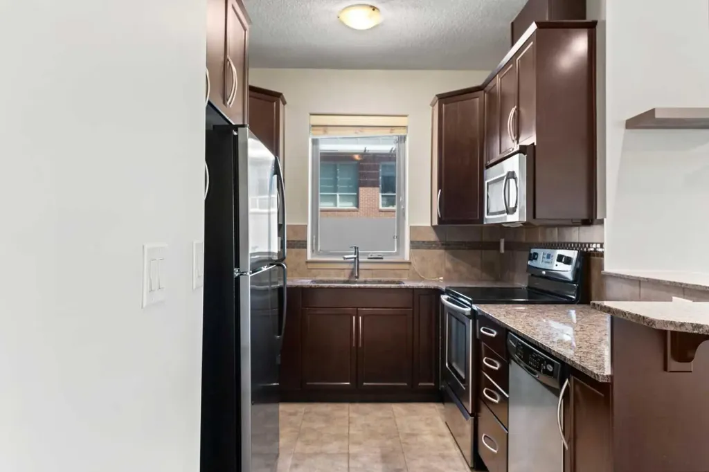 35 Inglewood Park SE Calgary AB T2G 1B5