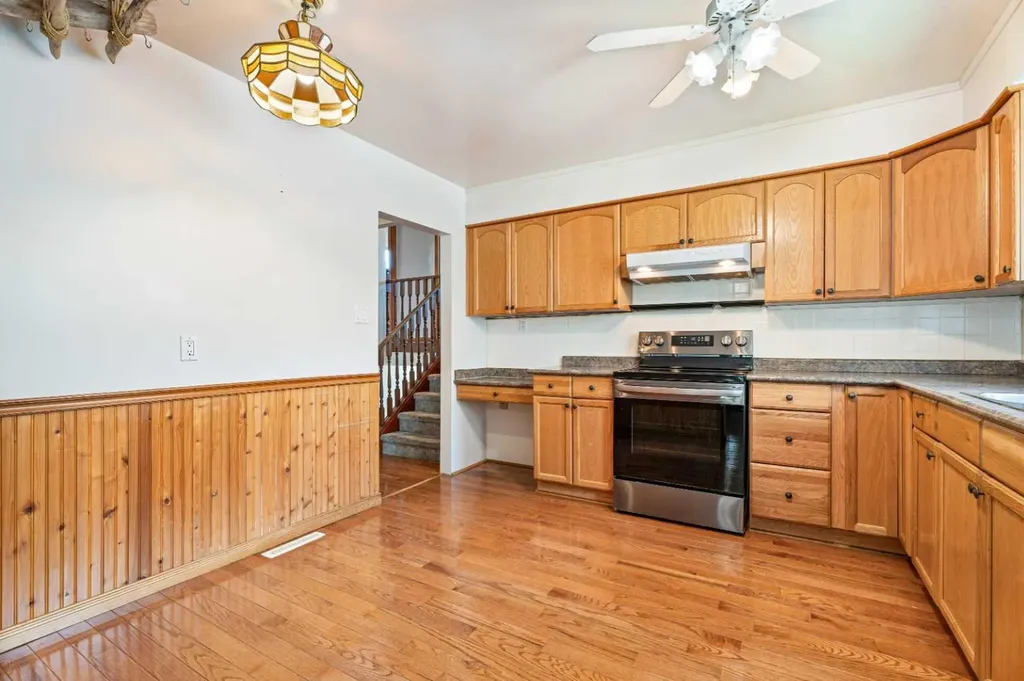 77 Winslow Crescent SW Calgary AB T3C 2R3